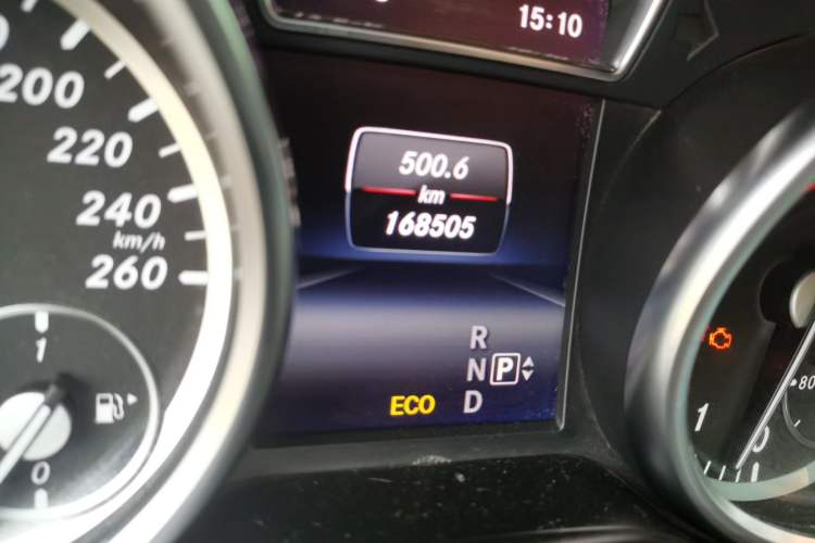 Used Mercedes-Benz M-Class 2014 ML 400 4MATIC Luxury Model Odometer Close Up