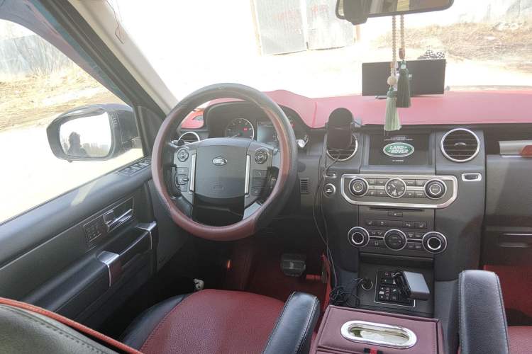 Used Land Rover Discovery 2016 3.0 SC V6 SE Steering Wheel