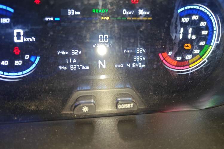 Used CHANGAN KAICHENG Ruixing EM80 2025 Passenger Version Comfort Edition 6-Seater 300 km Dual-Swing Doors Odometer Close Up