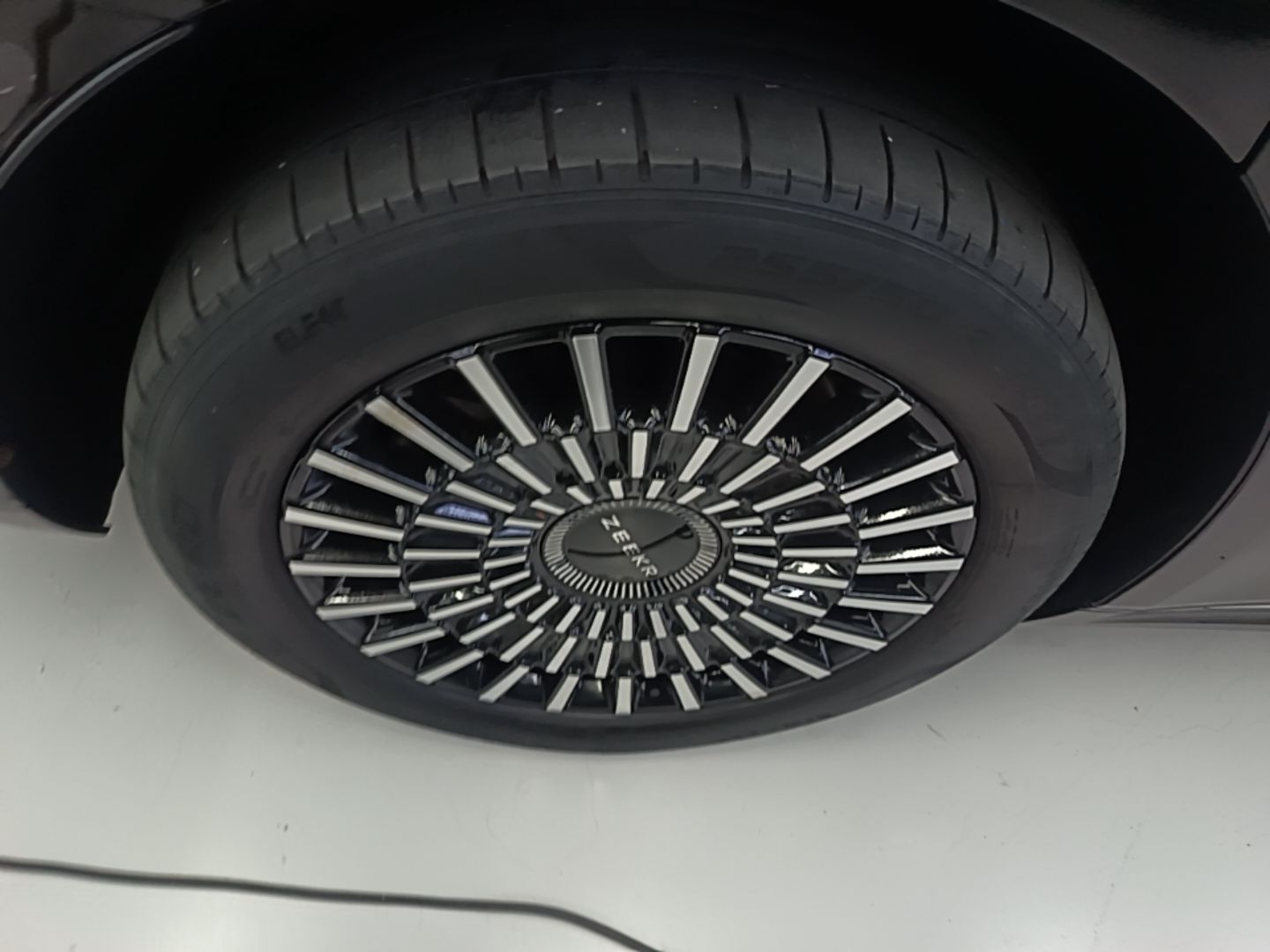 Zeekr 009 2024 Six-Seat Executive Version 4WD 108 kWh — снимка 11