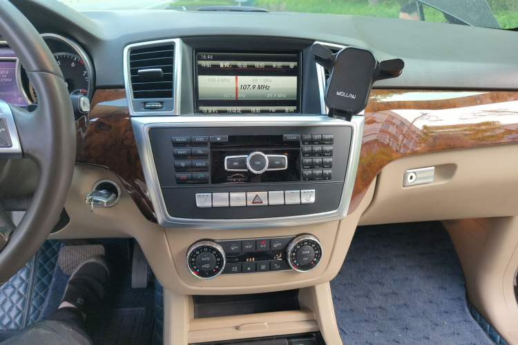 Used Mercedes-Benz M-Class 2012 ML 350 Sport Edition Audio And AC Panel