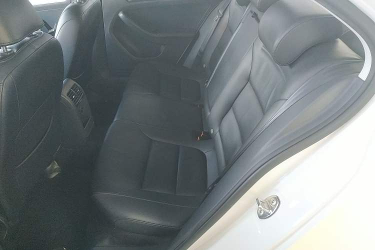 Used Volkswagen Sagitar 2014 Revised Version 1.4TSI Automatic Luxury Edition Left Rear Seat