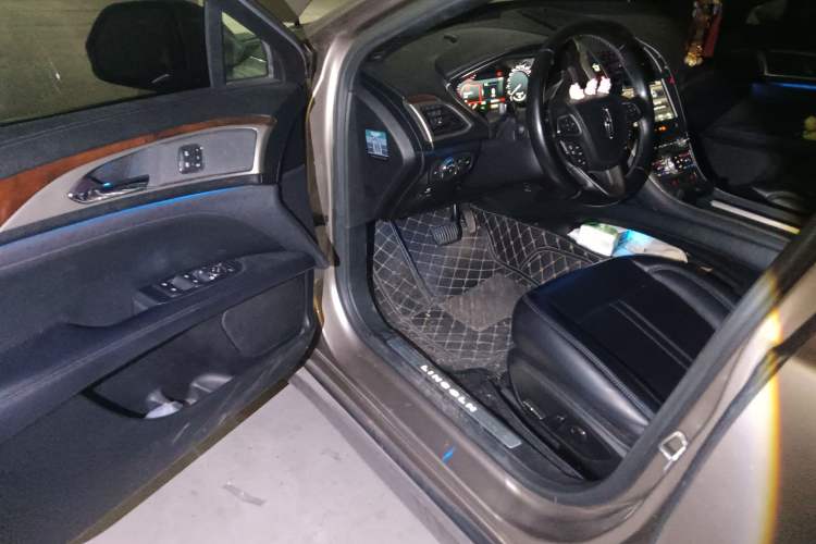 Used Lincoln MKZ 2018 2.0T Premium Edition
