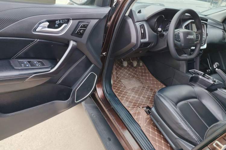 Used JMC Yuhu 7 2020 2.0T Diesel Manual Two-Wheel Drive Comfort Edition Long Wheelbase China VI Emission Standard JX4D20A6L
