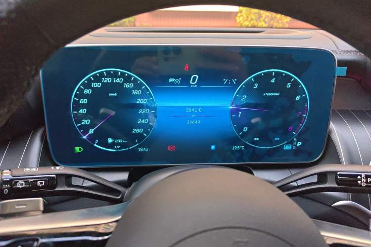 Used Mercedes-Benz GLC 2023 Refreshed GLC 300 L 4MATIC Luxury Version 7 Seats
