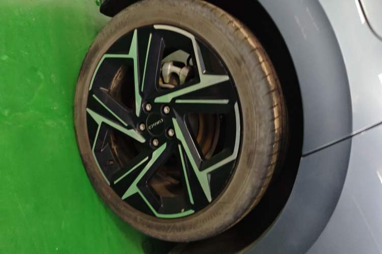 Used Lynk & Co 07 2024 EM-P 126 Long-Range Halo Exterior 5