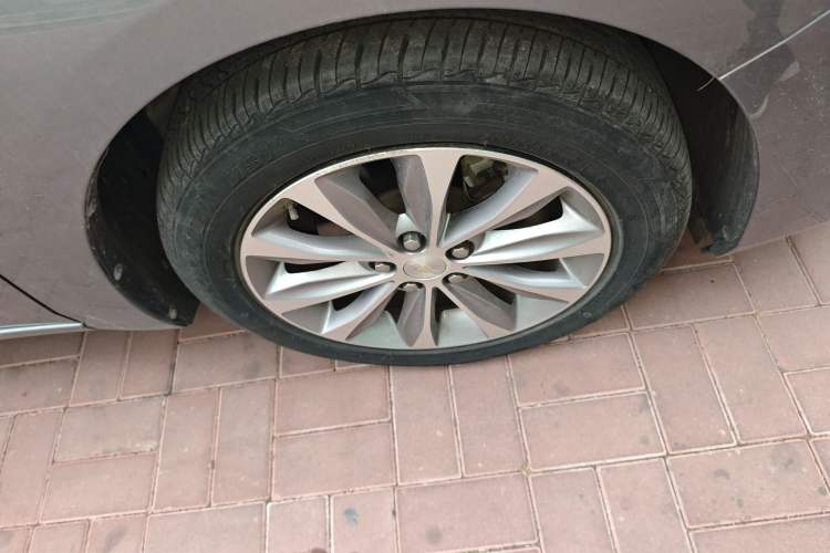Used Chevrolet Monza 2021 320 Automatic Enjoyment Sunroof Edition Right Front Wheel Hub