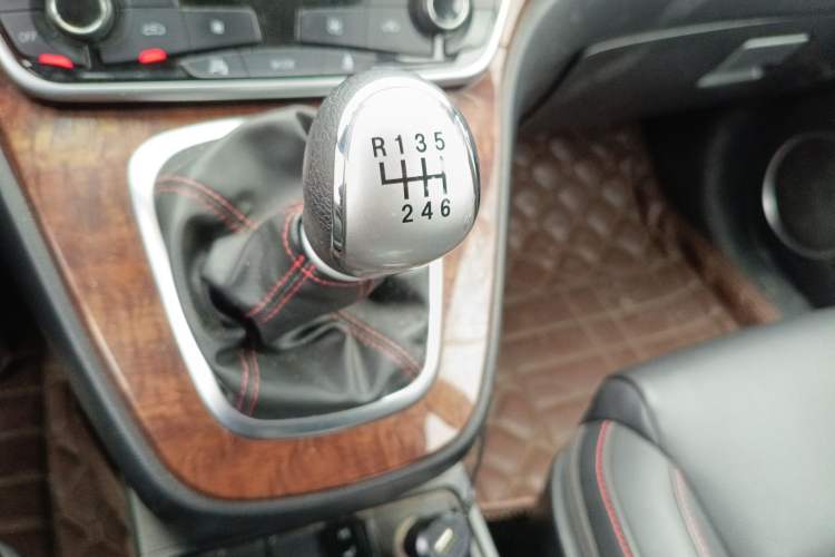 Used Haval H6 2015 Revised Version Sport Edition 1.5T Manual Transmission Two-Wheel Drive Elite Grade