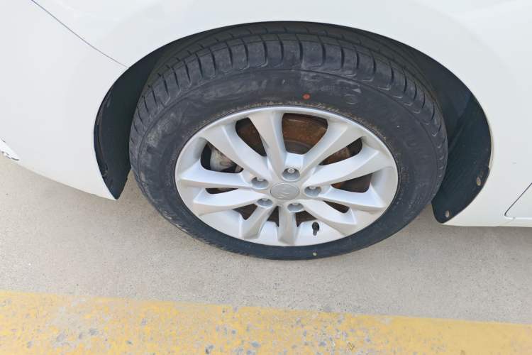 Used Kia K3 2016 1.6L Automatic GLS Left Front Wheel Hub