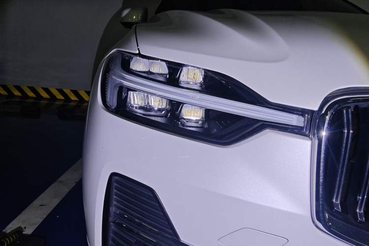 Used Volvo XC60 2023 B5 4x4 Smart Luxury Edition Right Front Headlight