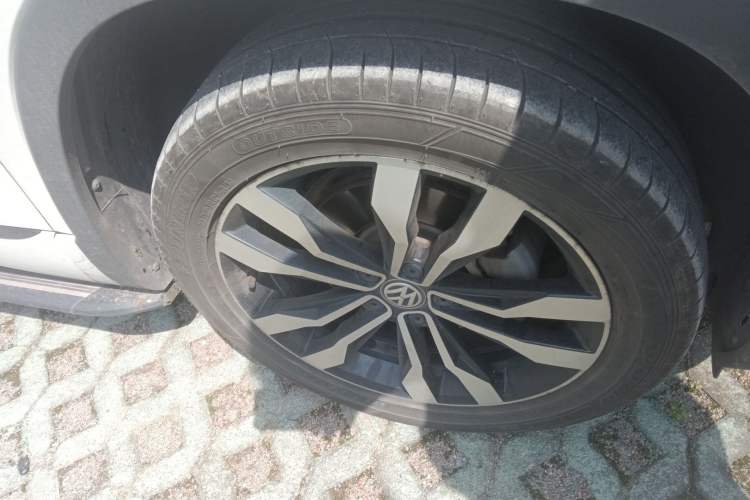 Used Volkswagen Tayron 2021 380TSI All-Wheel Drive R-Line Connected Version Right Front Wheel Hub