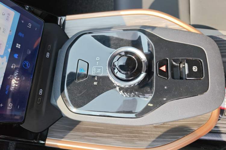 Used Toyota bZ3 2023 517 km Elite PRO Gear Lever