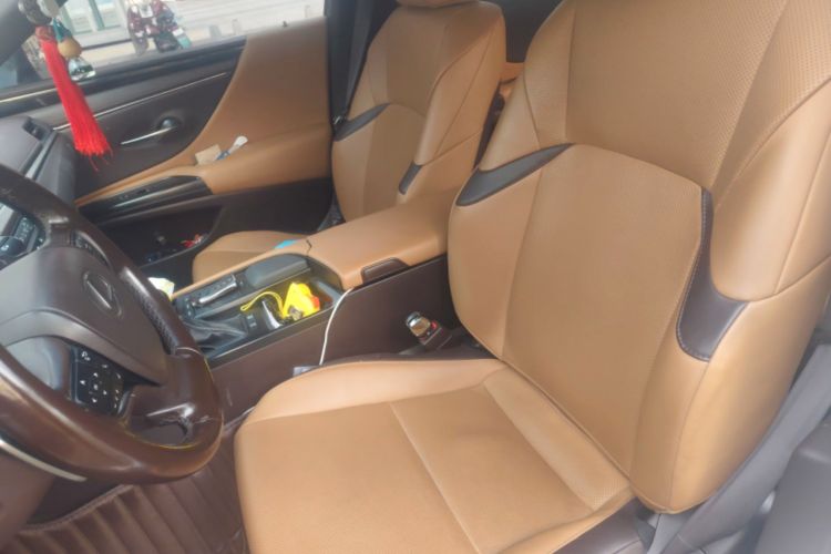 Used Lexus ES 2021 300h Excellence Edition
