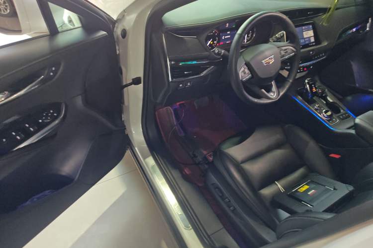 Used Cadillac XT4 2021 28T Two-Wheel Drive Leading Version
