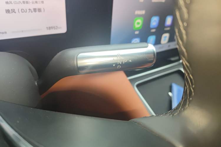 Used Hima AITO M8 2025 Extended-Range Max+ Version 53.4 kWh 6-Seater Edition Gear Lever