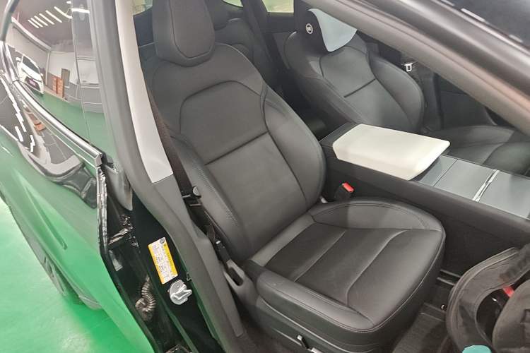 Used Tesla Model Y 2025 Rear-Wheel-Drive Version