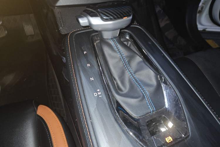 Used CHANGAN OSHAN X5 2022 Sport Edition 1.5T DCT Cyclone Assault Gear Lever