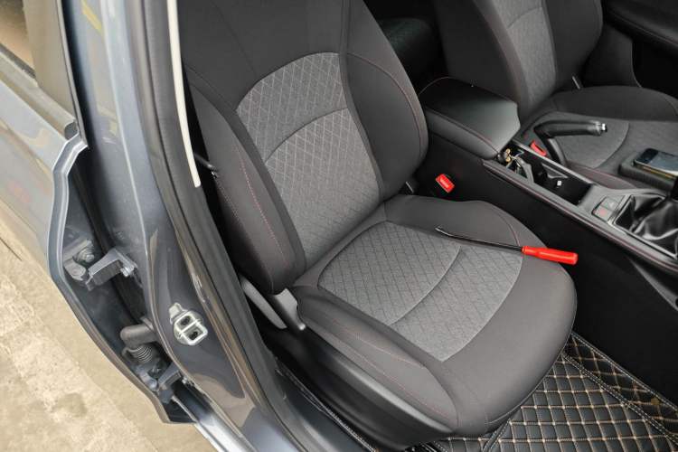 Used Roewe i5 2023 1.5L Manual Comfort Edition
