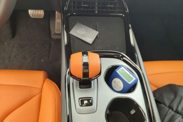 Used Changan UNI-V 2025 Model Third-Generation 2.0T Dynamic Edition