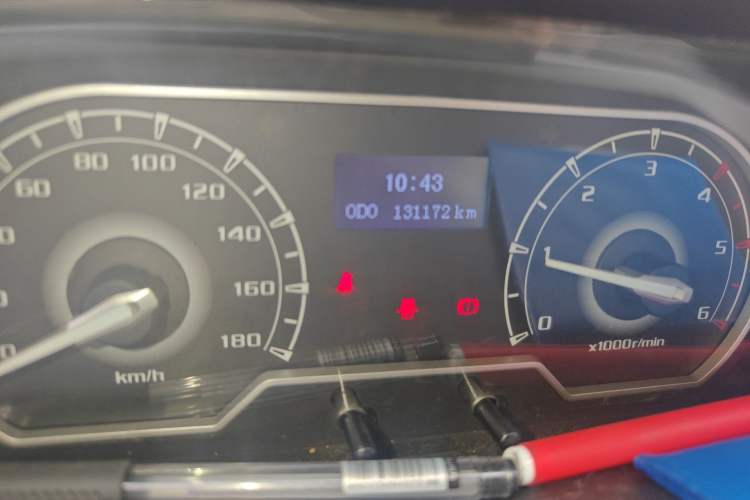 Used SAIC MAXUS Xintu V80 2018 2.5T 6-Speed Manual Commercial Long Wheelbase Mid-Height 9-Seater Odometer Close Up