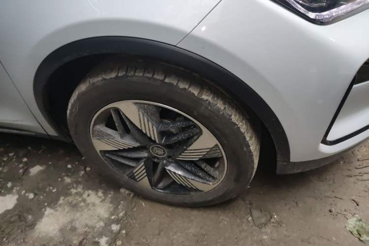 Used BYD Tang New Energy 2024 DM-i Glory Edition 112KM Prestige Model Right Front Wheel Hub