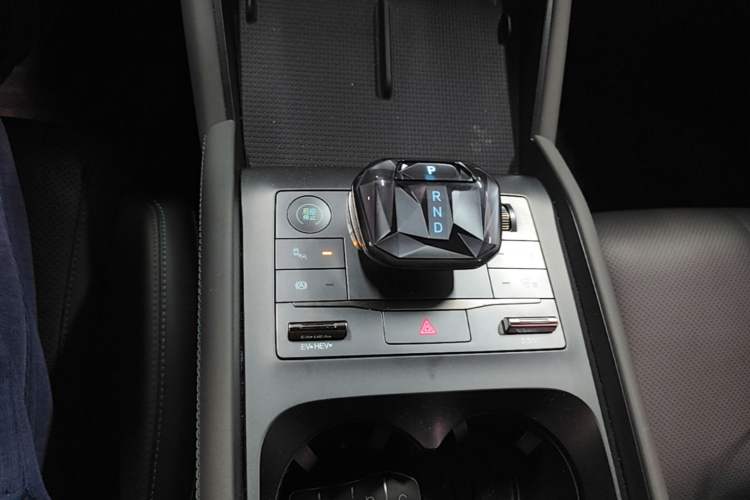 Used BYD Qin L 2024 DM-i 120KM Beyond Model Gear Lever