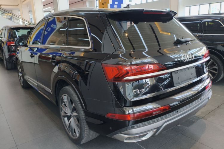 Used Audi Q7 2020 55 TFSI quattro S line sports model