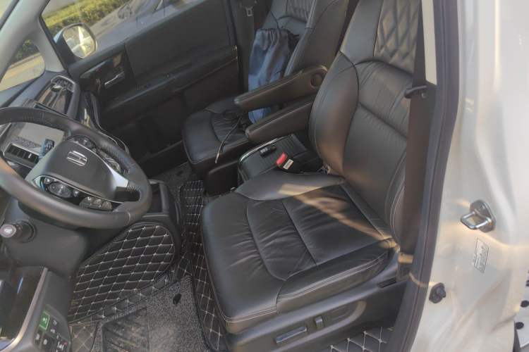 Used Honda Elysion 2019 2.0L Hybrid Luxury Edition Left Front Seat