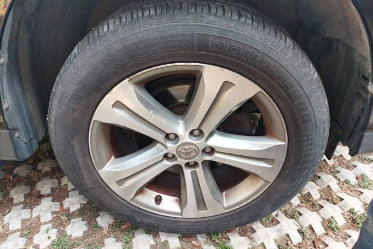 Used Toyota Highlander 2012 2.7L Two-Wheel Drive 7-Seater Luxury Edition Right Front Wheel Hub