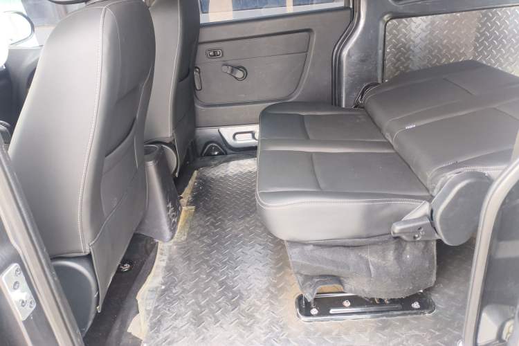 Used Jinbei Gold Hiace 2021 1.5L Passenger Van Travel Lion 6-Seater Left Rear Seat