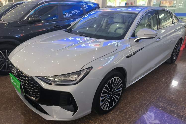 Used Chery Fengyun A8L 2025 1.5 TGDI 145 km Luxury Version