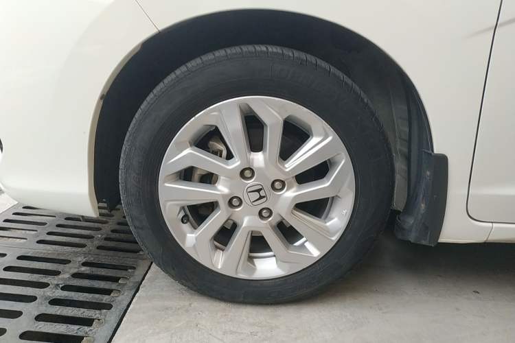 Used Honda Fit 2018 1.5L CVT Comfort Sunroof Version Left Front Wheel Hub