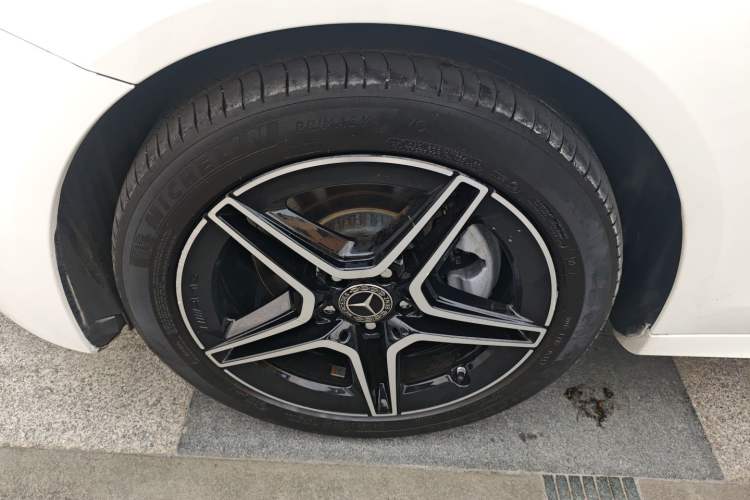 Used Mercedes-Benz E-Class 2021 E 260 Stylish Sports Edition Left Front Wheel Hub