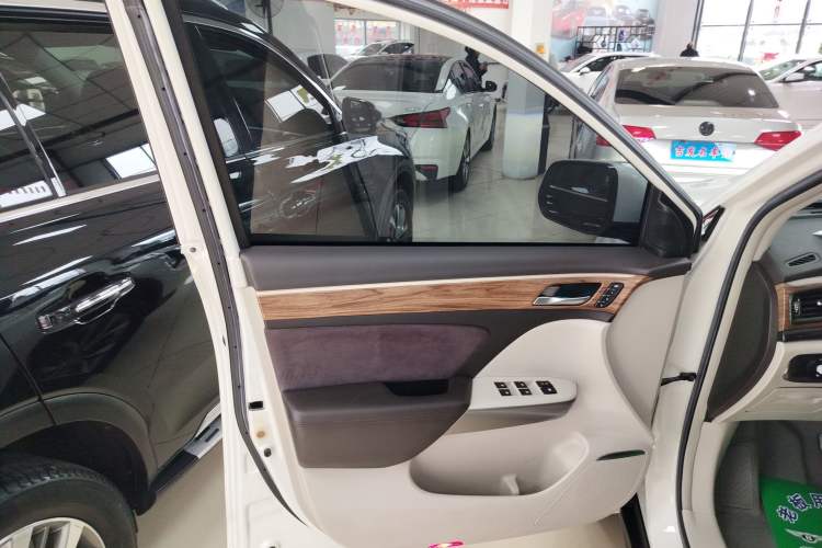 Used GAC Trumpchi GS8 2017 320T Two-Wheel Drive Luxury Smart Connectivity Version (7 Seats)