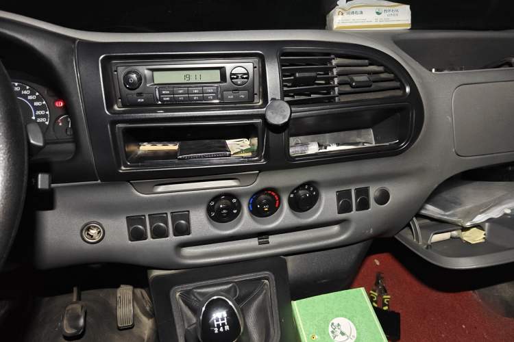 Used JMC Transit 2019 2.8T Commercial Version Long Wheelbase High Roof 6-Seater Rear Single Tire China VI Emission Standard – JX493
