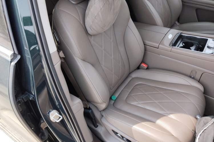 Used Hima AITO M9 2024 Range-Extended Ultra Version 52 kWh 5-Seater Model Right Front Seat