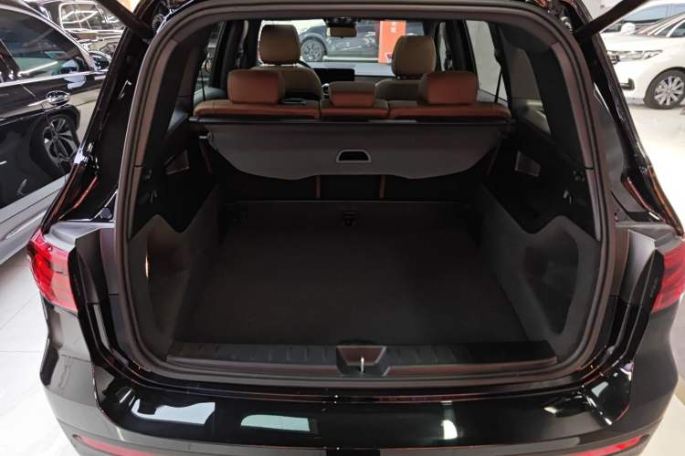 Used Mercedes-Benz GLB 2024-Year Restyled GLB 200 Dynamic Edition Trunk