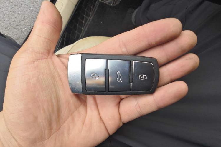 Used Volkswagen Magotan 2012 Revised Version 1.8TSI Leading Edition Vehicle Key