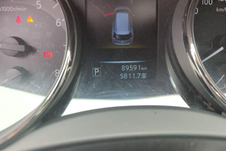 Used Nissan X-Trail 2015 2.0L CVT Comfort MAX Edition 2WD Odometer Close Up