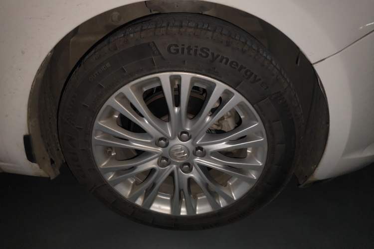 Used Buick GT 2016 15N Automatic Elite Edition Right Front Wheel Hub