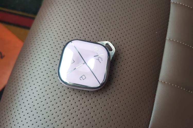 Used Wuling Bingo 2024 333 km Lingxi Connected Version Vehicle Key