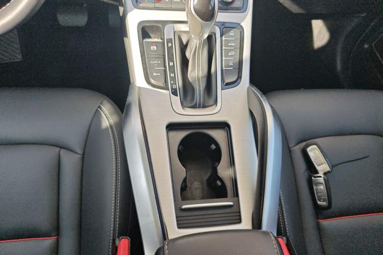 Used Geely Auto Emgrand X7 Sport 2018 1.8TD Automatic Two-Wheel Drive Smart Connect 4G Internet Edition
