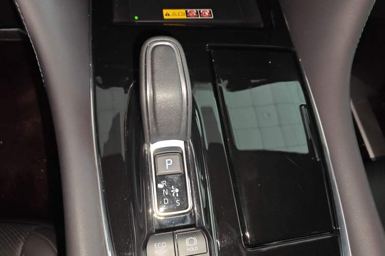 Used Toyota Alphard 2024 Dual-Engine 2.5L Prestige Edition
