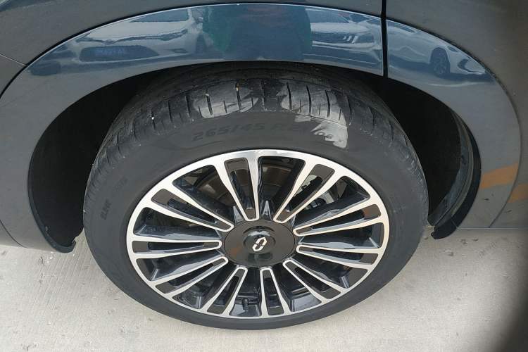 Used Hima AITO M7 2024 1.5T Intelligent Drive Rear-Drive Ultra Version 5 Seats Right Rear Wheel Hub