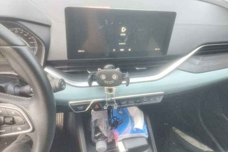 Used Geely Auto Emgrand S 2022 1.4T CVT Crossover Player Edition Audio And AC Panel