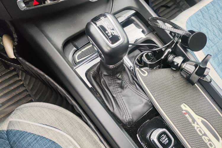 Used Volvo XC60 2019 T5 4x4 Smart Edition China V Standard Gear Lever