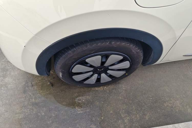 Used Wuling Bingo 2025 333 km Lingxi Deluxe Edition Left Front Wheel Hub