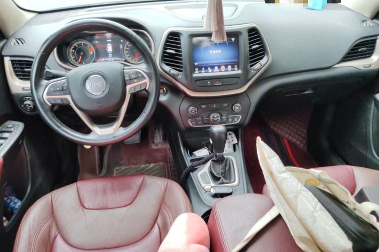 Used Jeep Cherokee 2016 2.0L Leading Edition Center Console