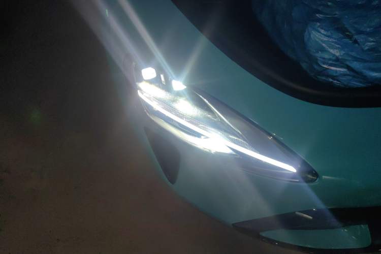 Used Xiaomi Auto SU7 2024 Rear-Drive Ultra-Long Range Advanced Pro-Level Intelligent Driving Version Right Front Headlight