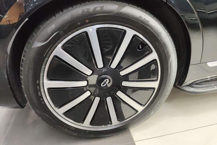 Used Hima AITO M9 2024 Range-Extended Ultra Version 42 kWh 6-Seater Model Exterior 5